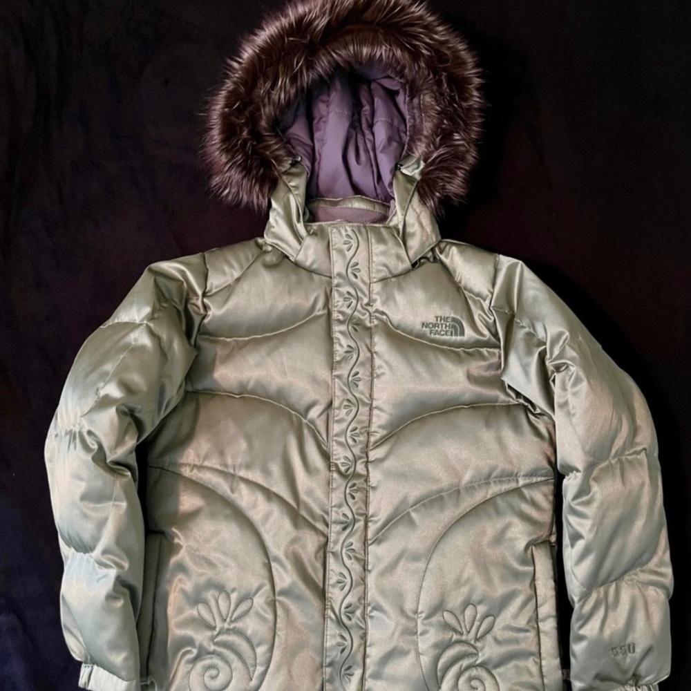 Girls Satin Embroidered North Face 550 Coat medium
